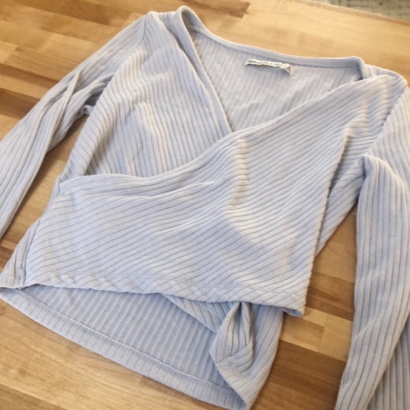 Abercrombie wrap top. Worn once - Picture 3 of 3